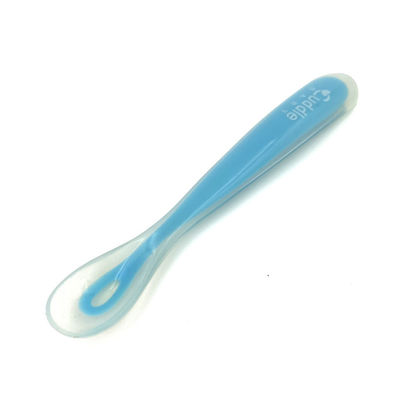 Le caoutchouc de silicone sans BPA fournit une cuillère d'alimentation douce pour le nouveau-né