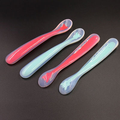 Le caoutchouc de silicone calorifuge non-toxique fournit la cuillère pour manger pratique