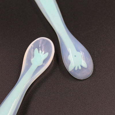 Le caoutchouc de silicone calorifuge non-toxique fournit la cuillère pour manger pratique