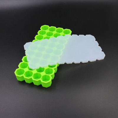 Le moule pratique BPA de glace de silicone de 36 cavités libre sautent facilement avec le couvercle