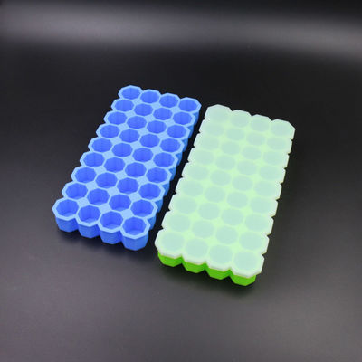 Le moule pratique BPA de glace de silicone de 36 cavités libre sautent facilement avec le couvercle