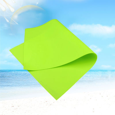 Feuille de caoutchouc de silicone anti-dérapante sans BPA pliable pour table à manger